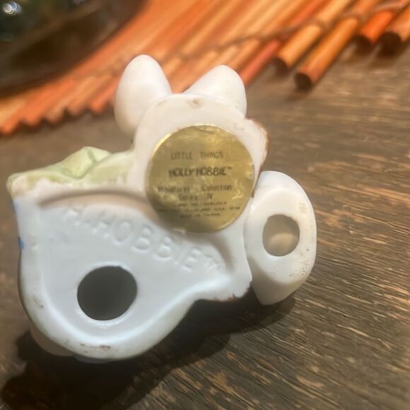 Holly Hobbie feeding pet geese “Little Things” Figurine - Picture 6 of 8